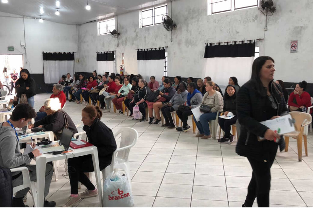 CadÚnico itinerante atende mais de 130 pessoas na Santa Terezinha