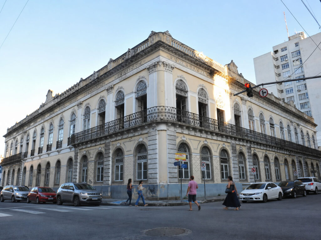Furtos em hidrantes, preservação do patrimônio e ações nos bairros marcam o dia em Pelotas